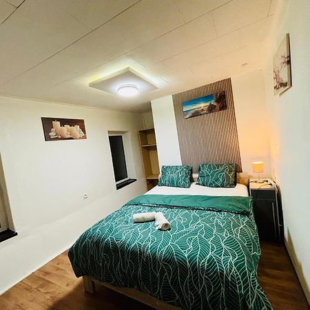 Cozy&Calm Room With Ensuite Heers Kültér fotó