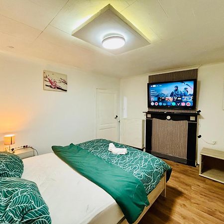 Cozy&Calm Room With Ensuite Heers Kültér fotó
